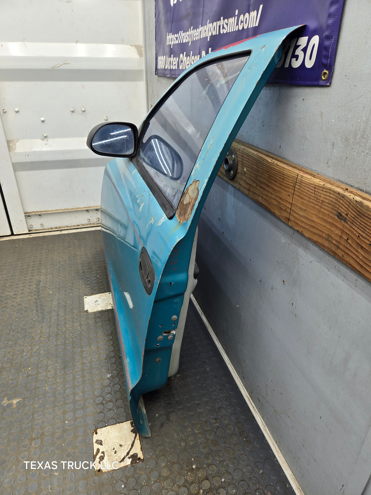 1997-2000 Dodge Dakota Driver Side LH Front Door