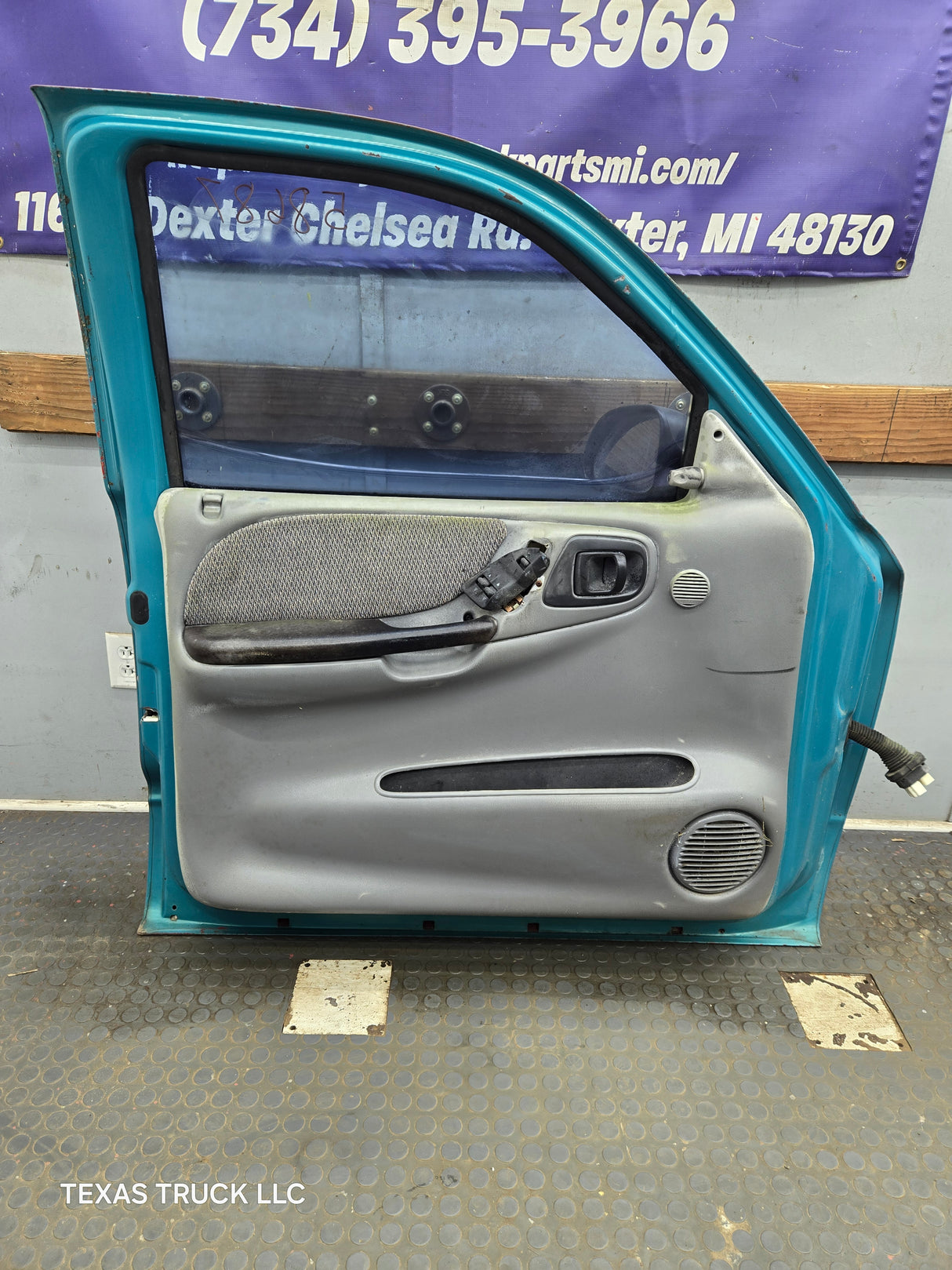 1997-2000 Dodge Dakota Driver Side LH Front Door