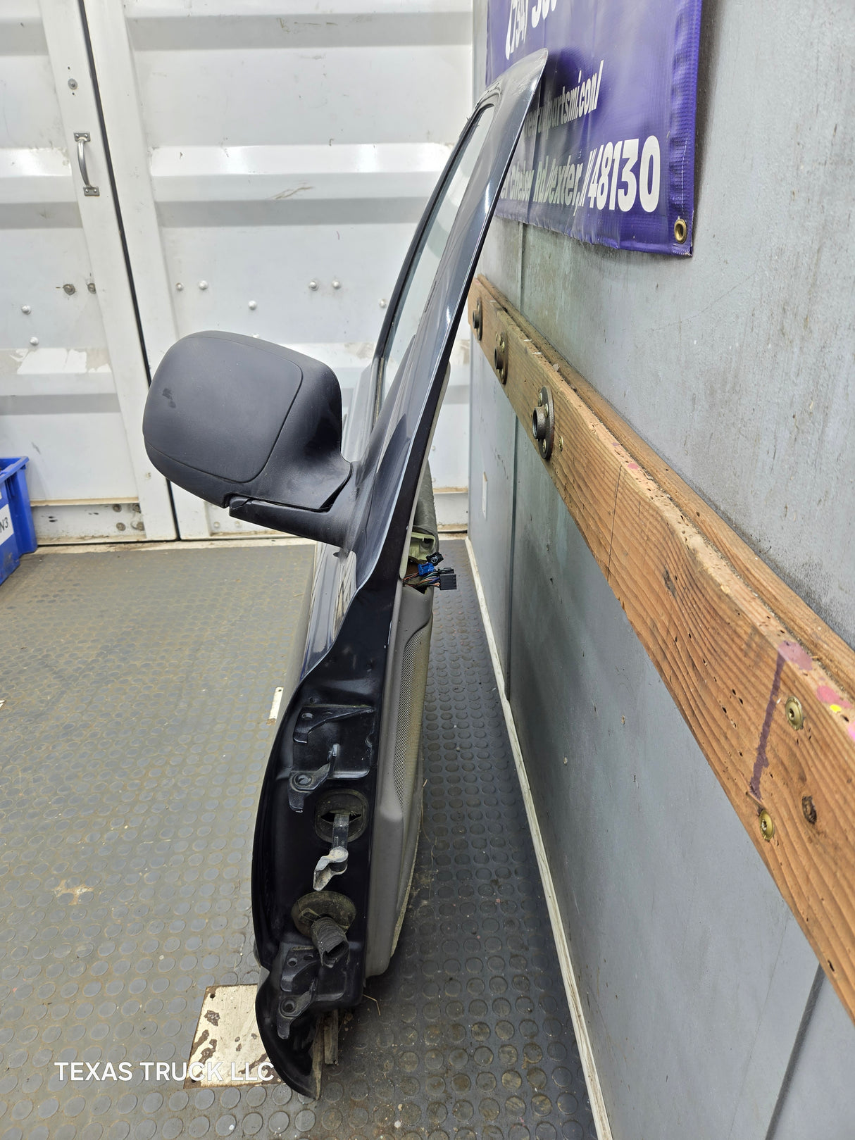 1999-2006 Chevrolet Silverado / GMC Sierra 1500 2500 3500 HD Front Passenger side Door RH