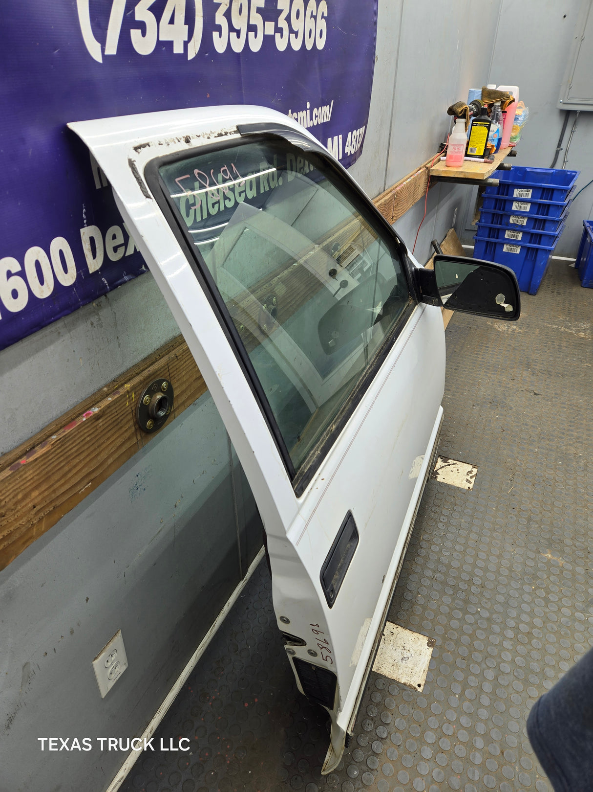 1988-2000 Chevrolet Silverado Suburban GMC Sierra RH Front Passenger Door