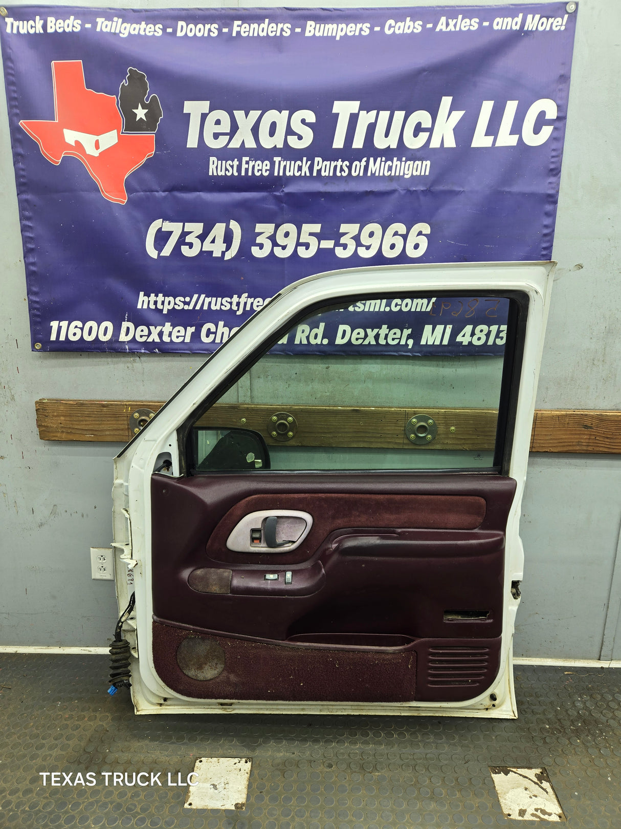 1988-2000 Chevrolet Silverado Suburban GMC Sierra RH Front Passenger Door