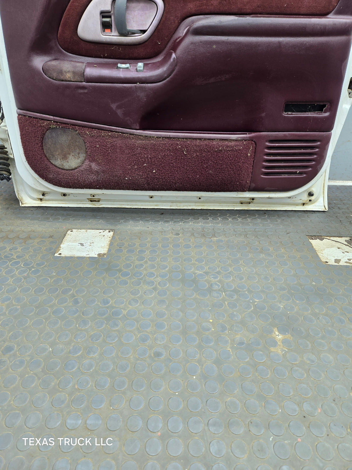 1988-2000 Chevrolet Silverado Suburban GMC Sierra RH Front Passenger Door