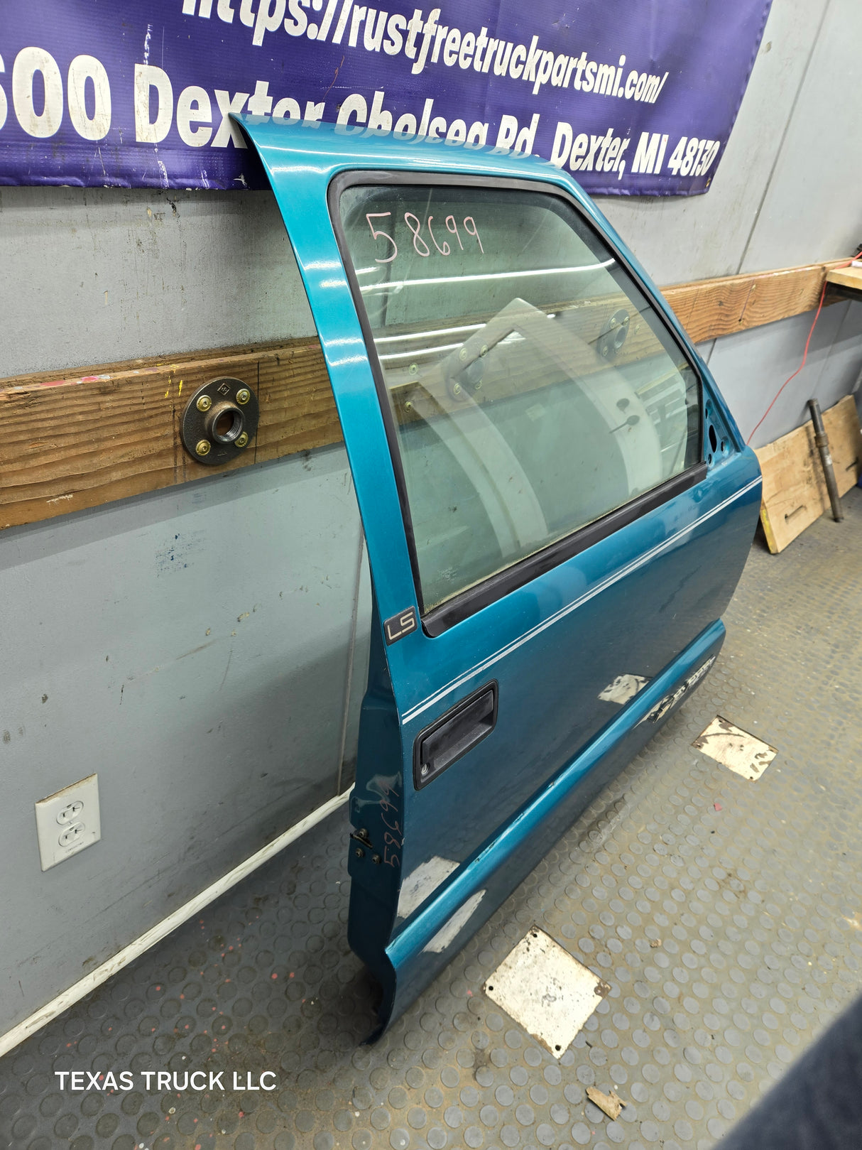 1994-2004 Chevrolet S10 /  GMC Sonoma RH Passenger Side Front Door