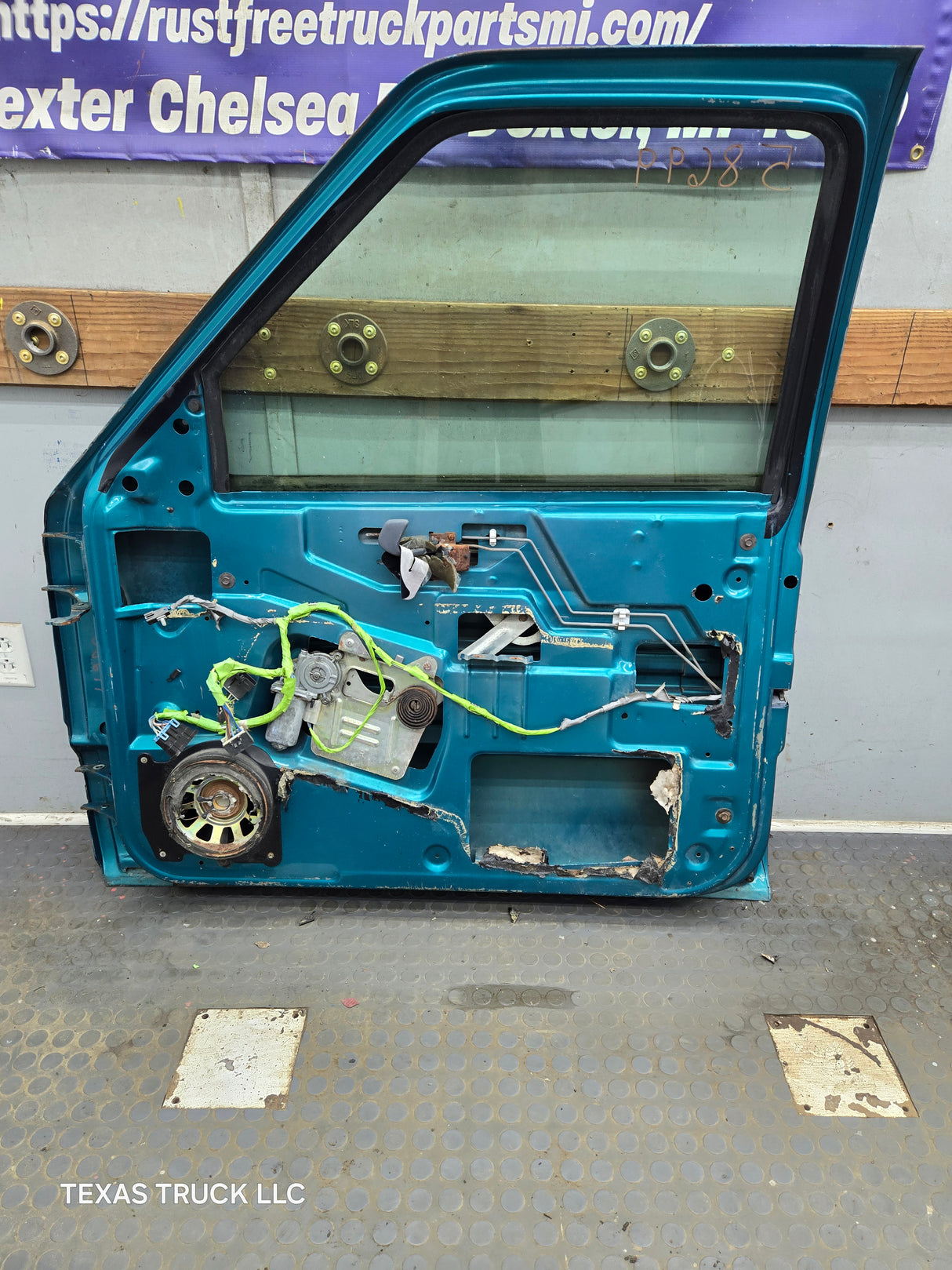 1994-2004 Chevrolet S10 /  GMC Sonoma RH Passenger Side Front Door