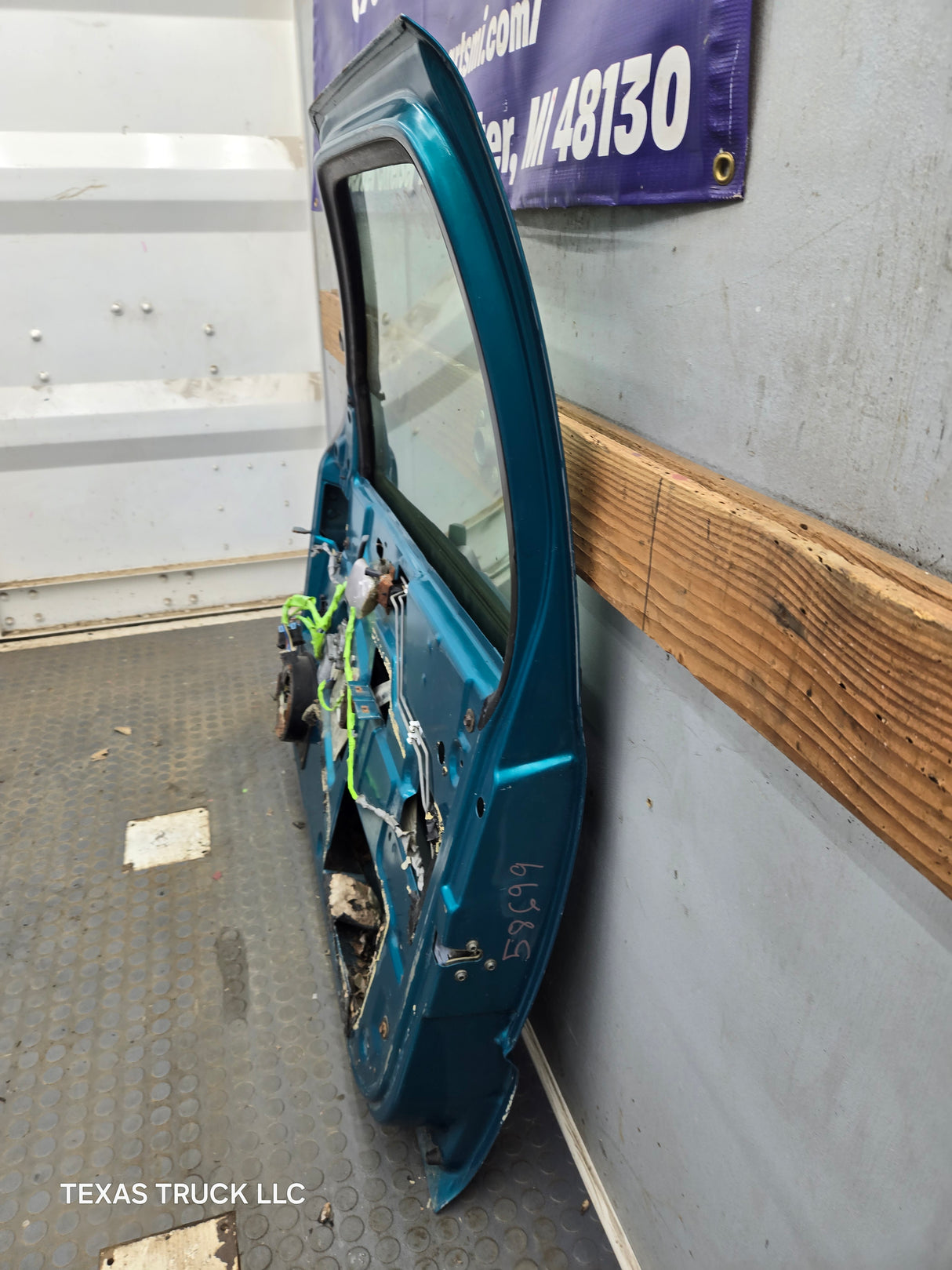 1994-2004 Chevrolet S10 /  GMC Sonoma RH Passenger Side Front Door