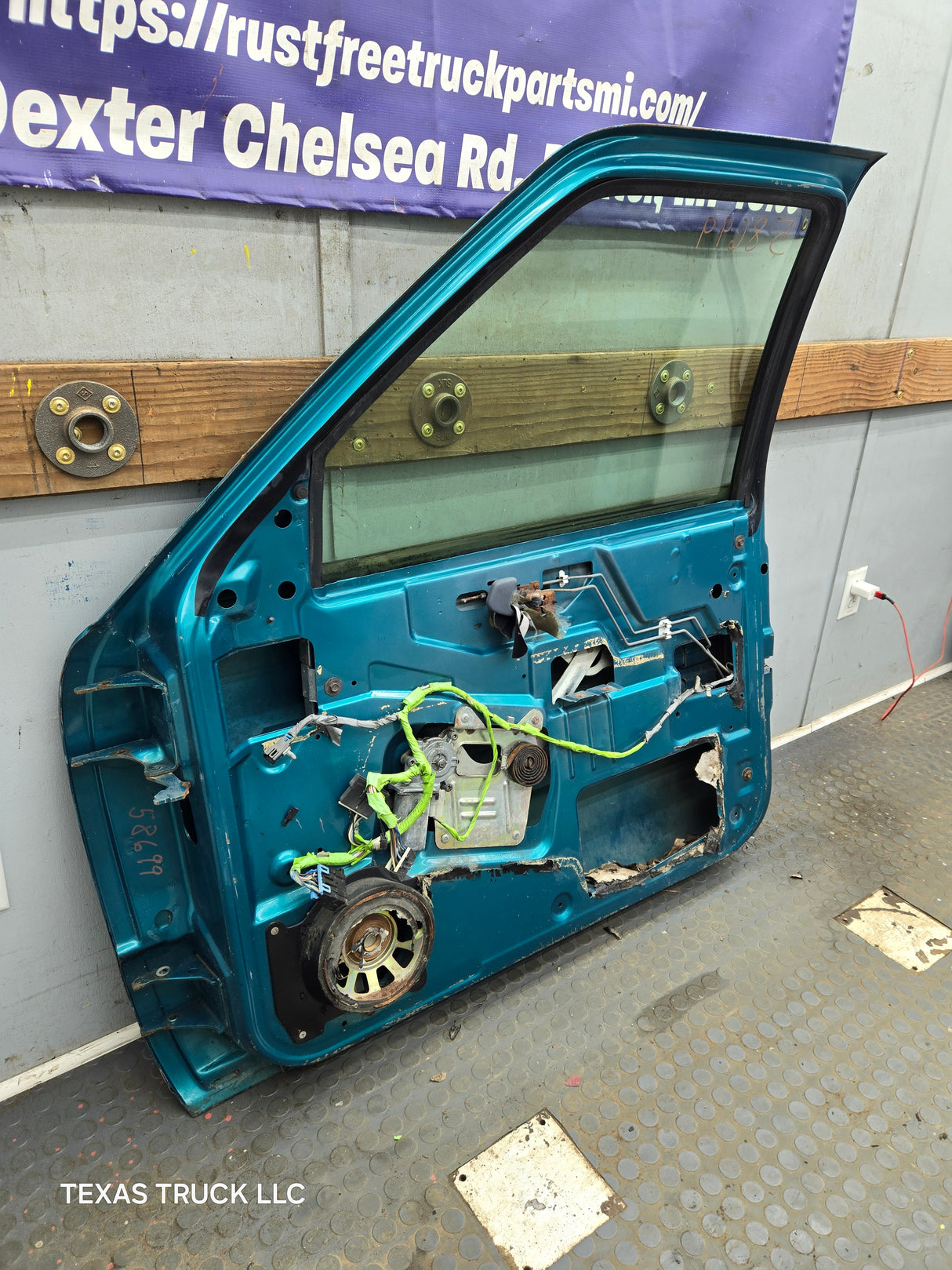 1994-2004 Chevrolet S10 /  GMC Sonoma RH Passenger Side Front Door