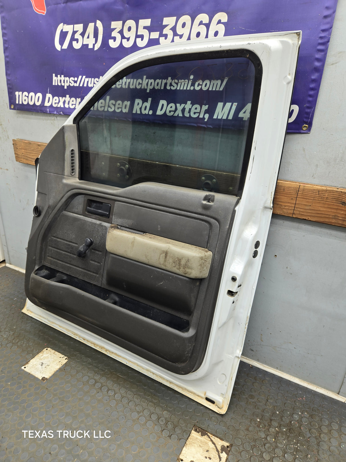 2009-2014 Ford F150 RH Passenger Side Front Door