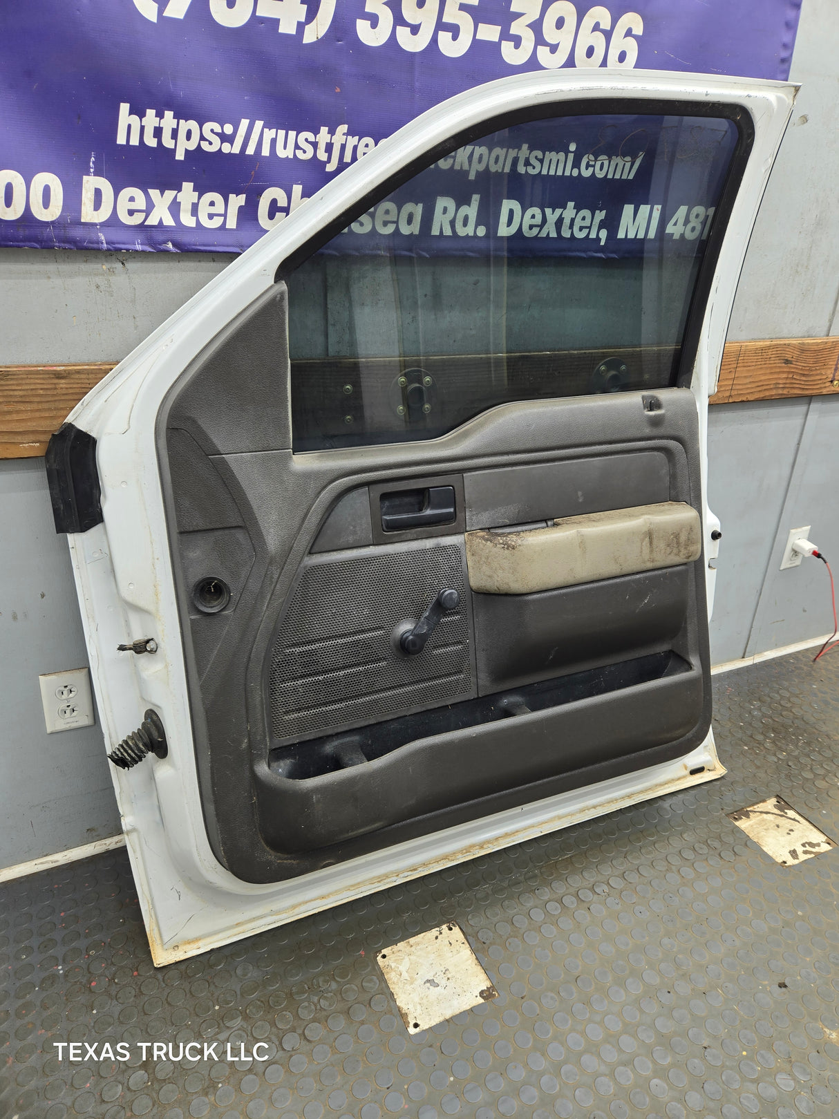 2009-2014 Ford F150 RH Passenger Side Front Door