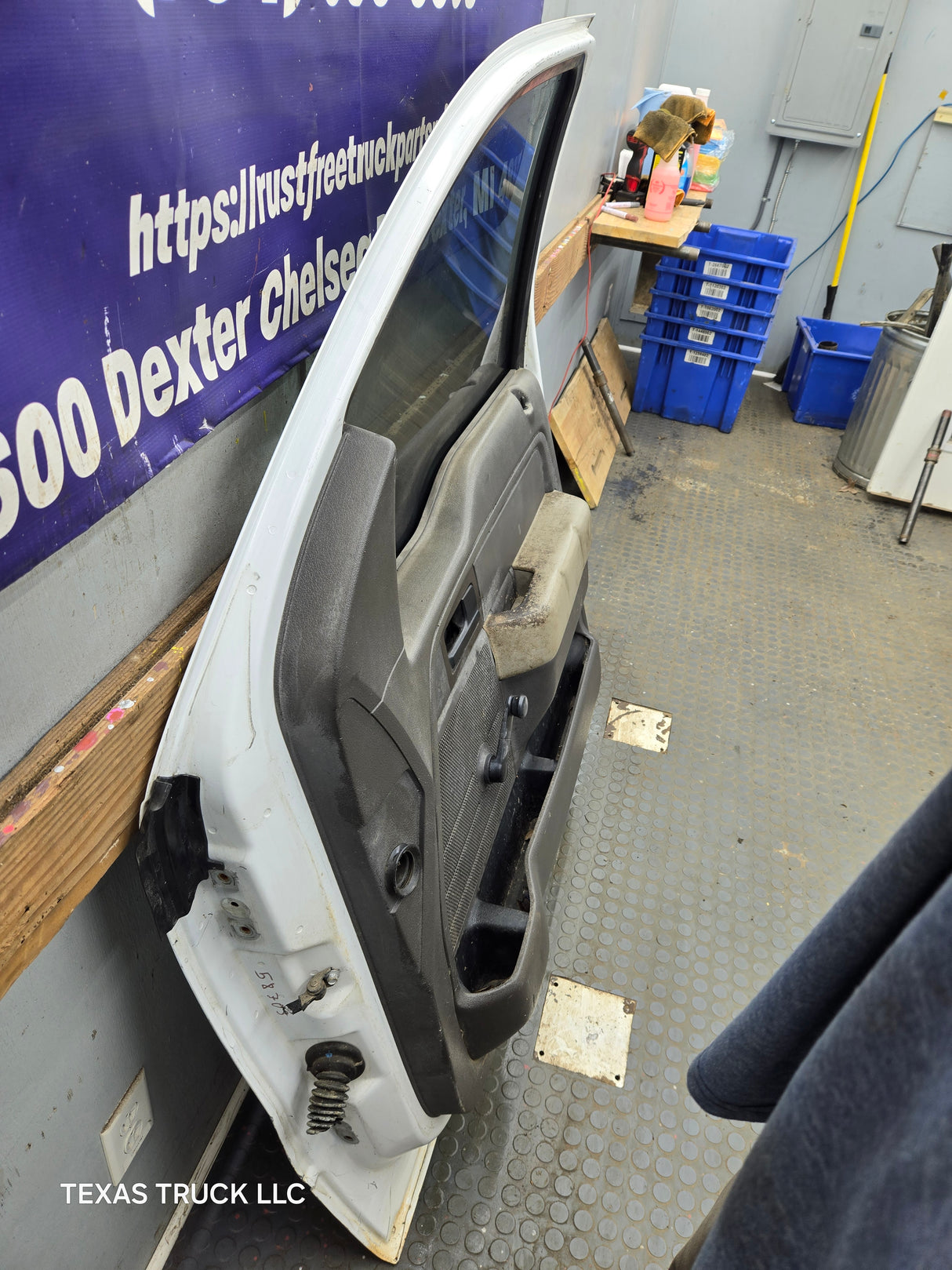 2009-2014 Ford F150 RH Passenger Side Front Door