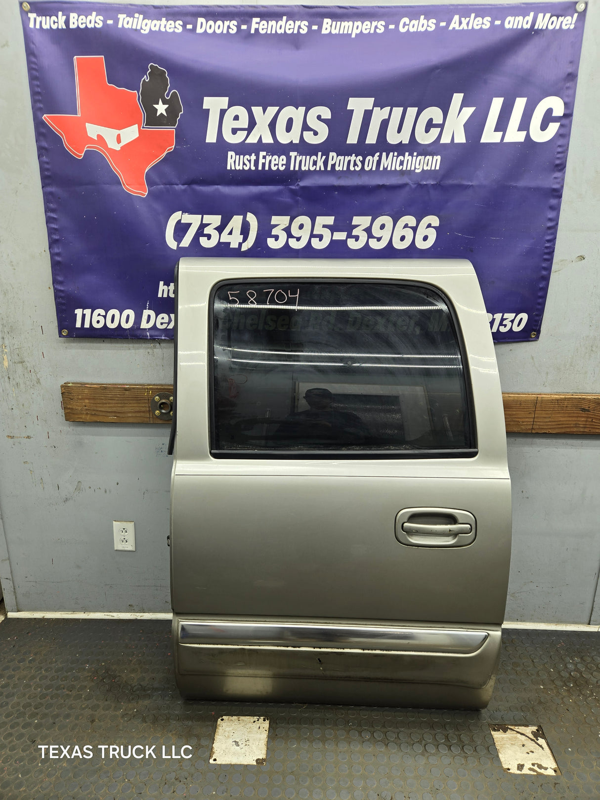 1999-2007 Chevrolet Silverado / GMC Sierra 1500 2500 3500 HD Rear Driver side LH Crew Cab rear door
