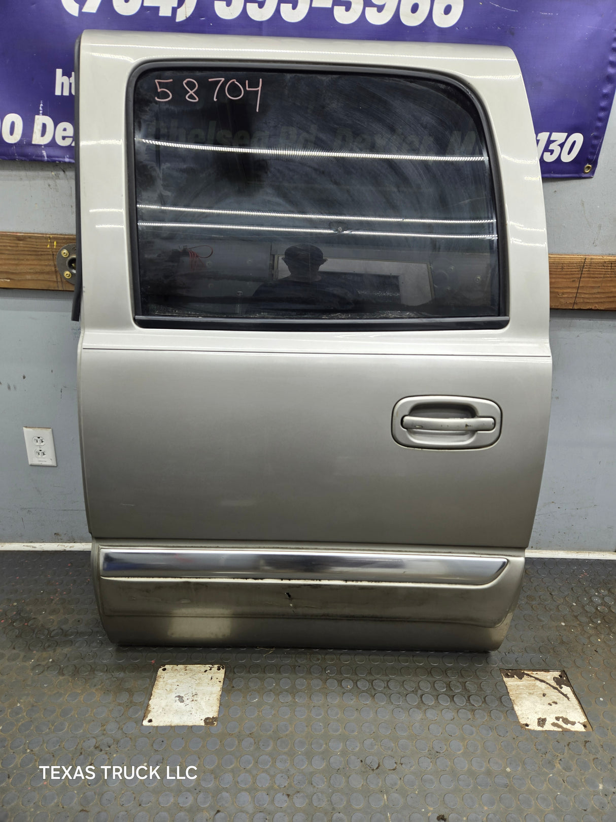 1999-2007 Chevrolet Silverado / GMC Sierra 1500 2500 3500 HD Rear Driver side LH Crew Cab rear door