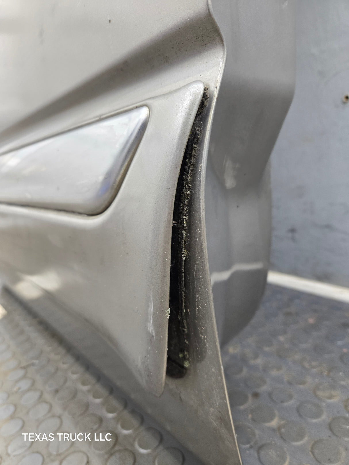 1999-2007 Chevrolet Silverado / GMC Sierra 1500 2500 3500 HD Rear Driver side LH Crew Cab rear door