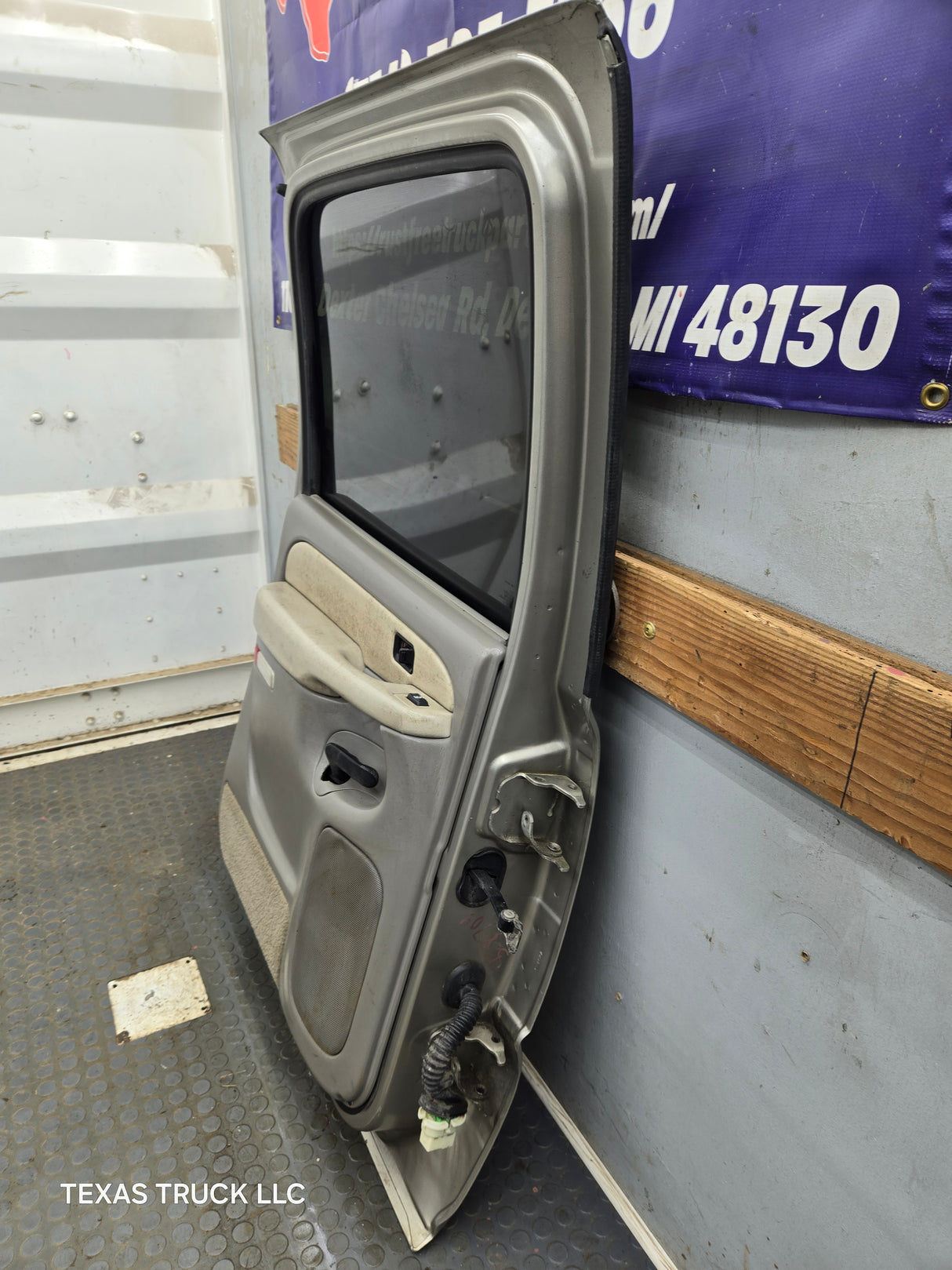 1999-2007 Chevrolet Silverado / GMC Sierra 1500 2500 3500 HD Rear Driver side LH Crew Cab rear door
