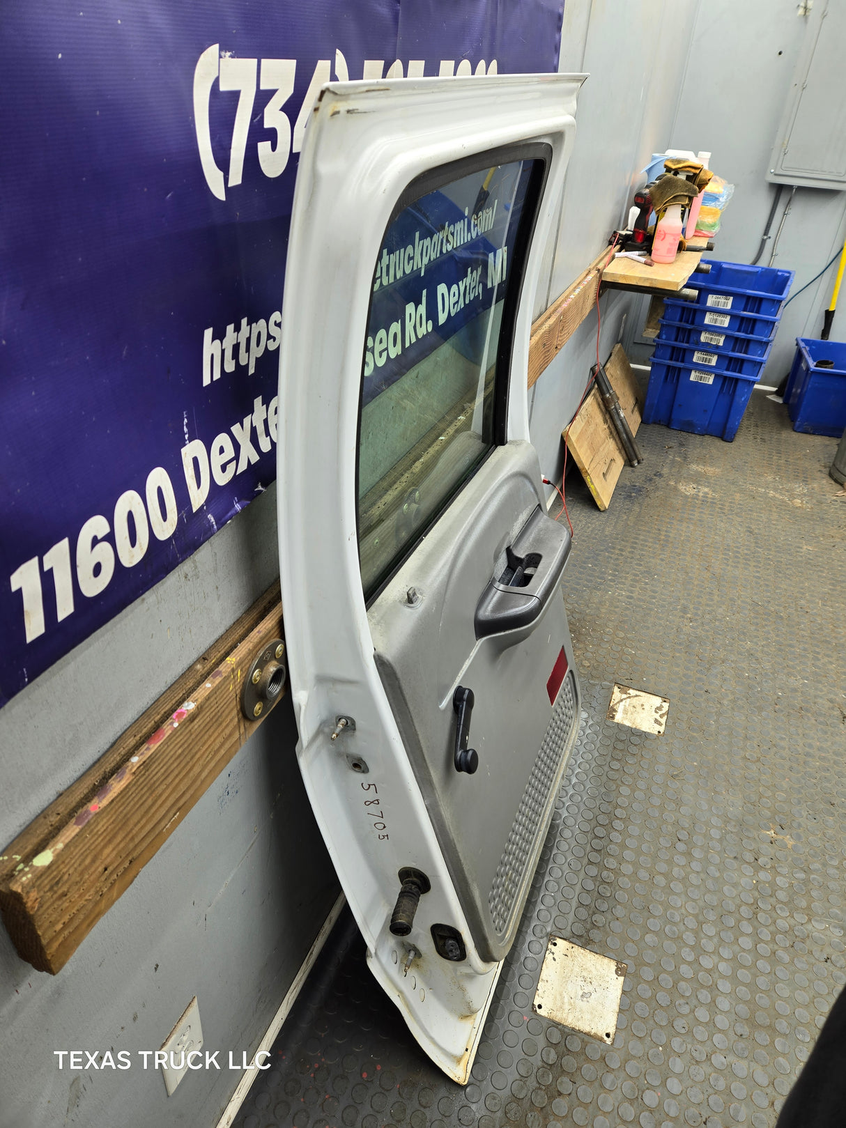 1999-2011 Ford Super Duty F250 F350 F450 F550 RH Crew Cab Passenger Side Rear Door