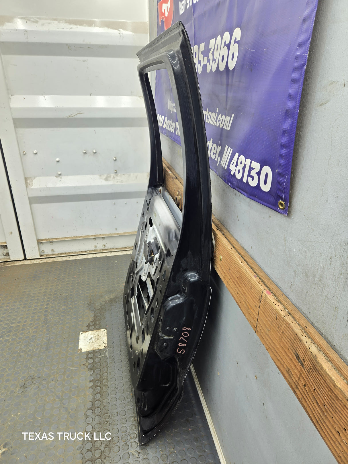 1999-2011 Ford Super Duty F250 F350 F450 F550 RH Crew Cab Passenger Side Rear Door