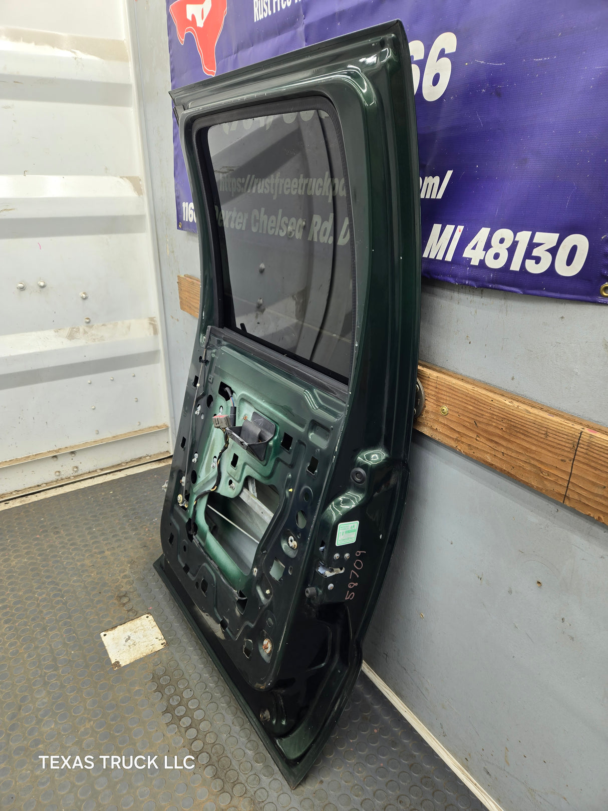 1999-2011 Ford Super Duty F250 F350 F450 F550 RH Crew Cab Passenger Side Rear Door
