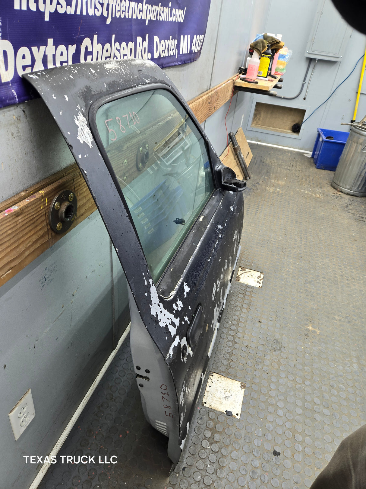 2003-2005 Ford Ranger Passenger Side Front Right Hand Door