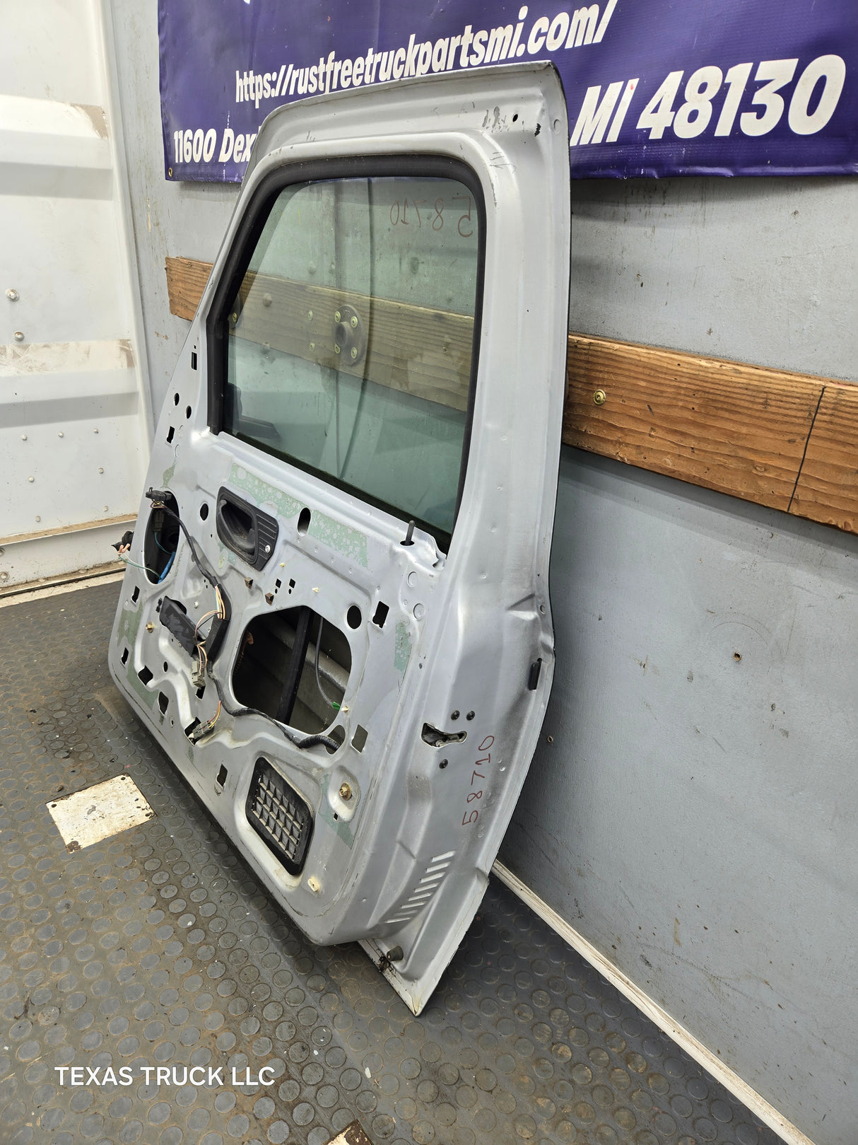 2003-2005 Ford Ranger Passenger Side Front Right Hand Door