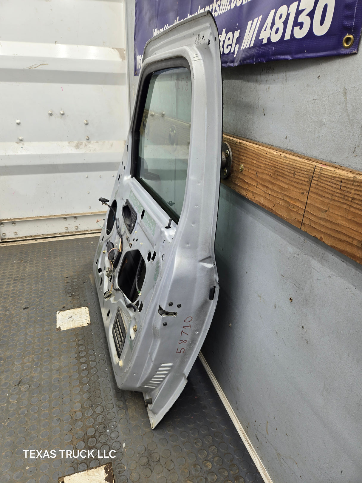 2003-2005 Ford Ranger Passenger Side Front Right Hand Door