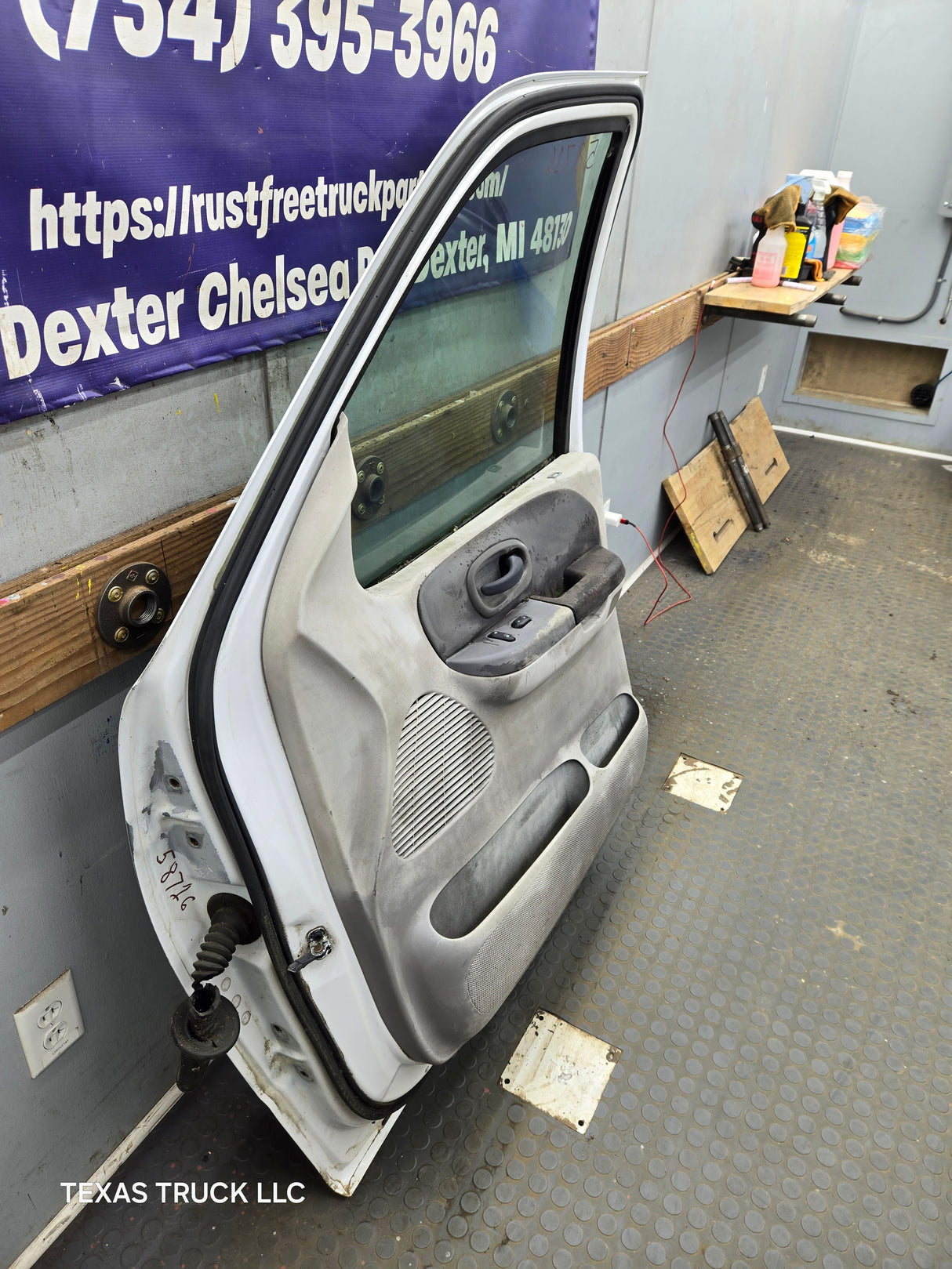 1997-2003 Ford F150 Passenger Side RH Front Door