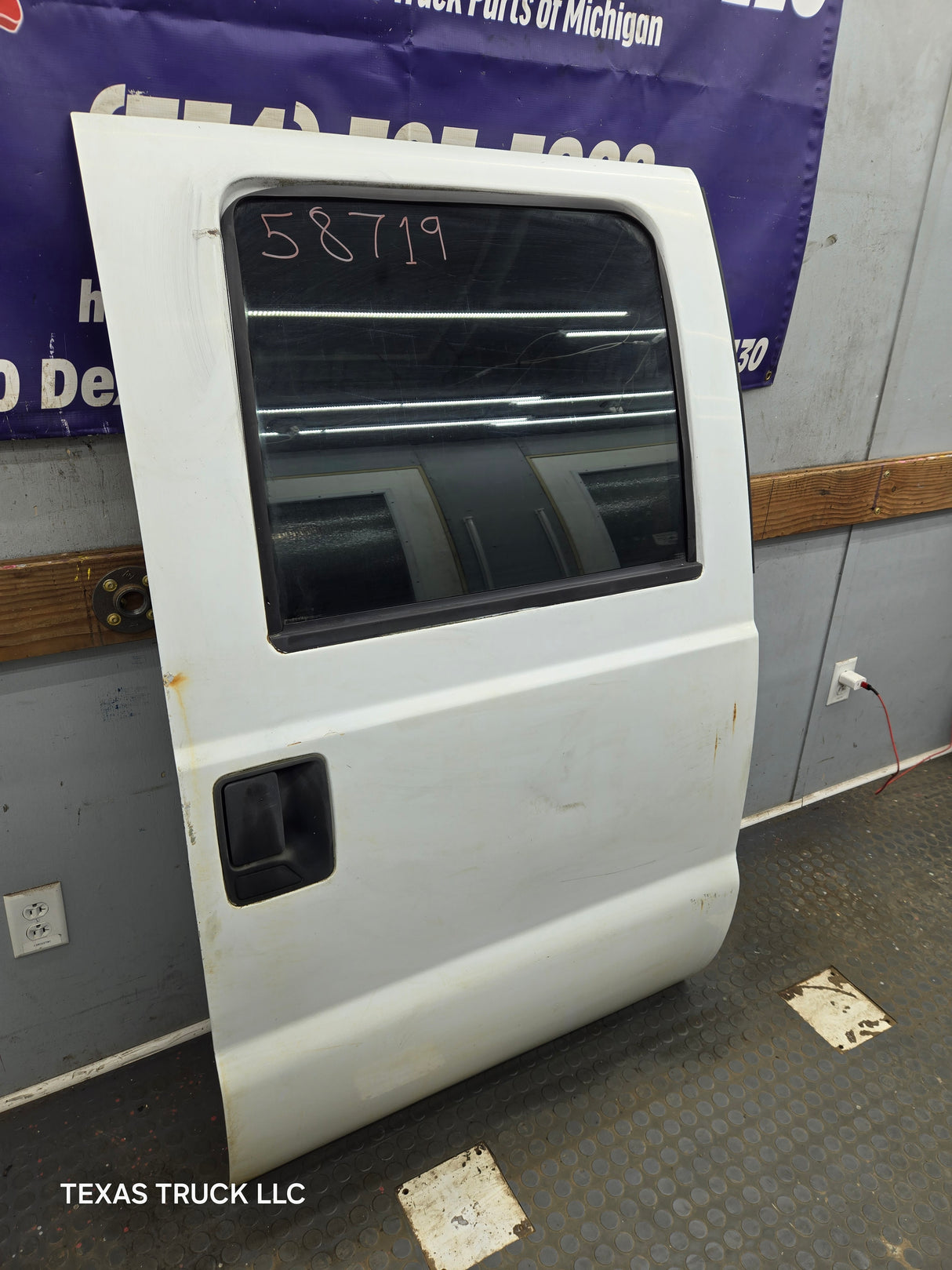 1999-2011 Ford Super Duty F250 F350 F450 F550 RH Crew Cab Passenger Side Rear Door