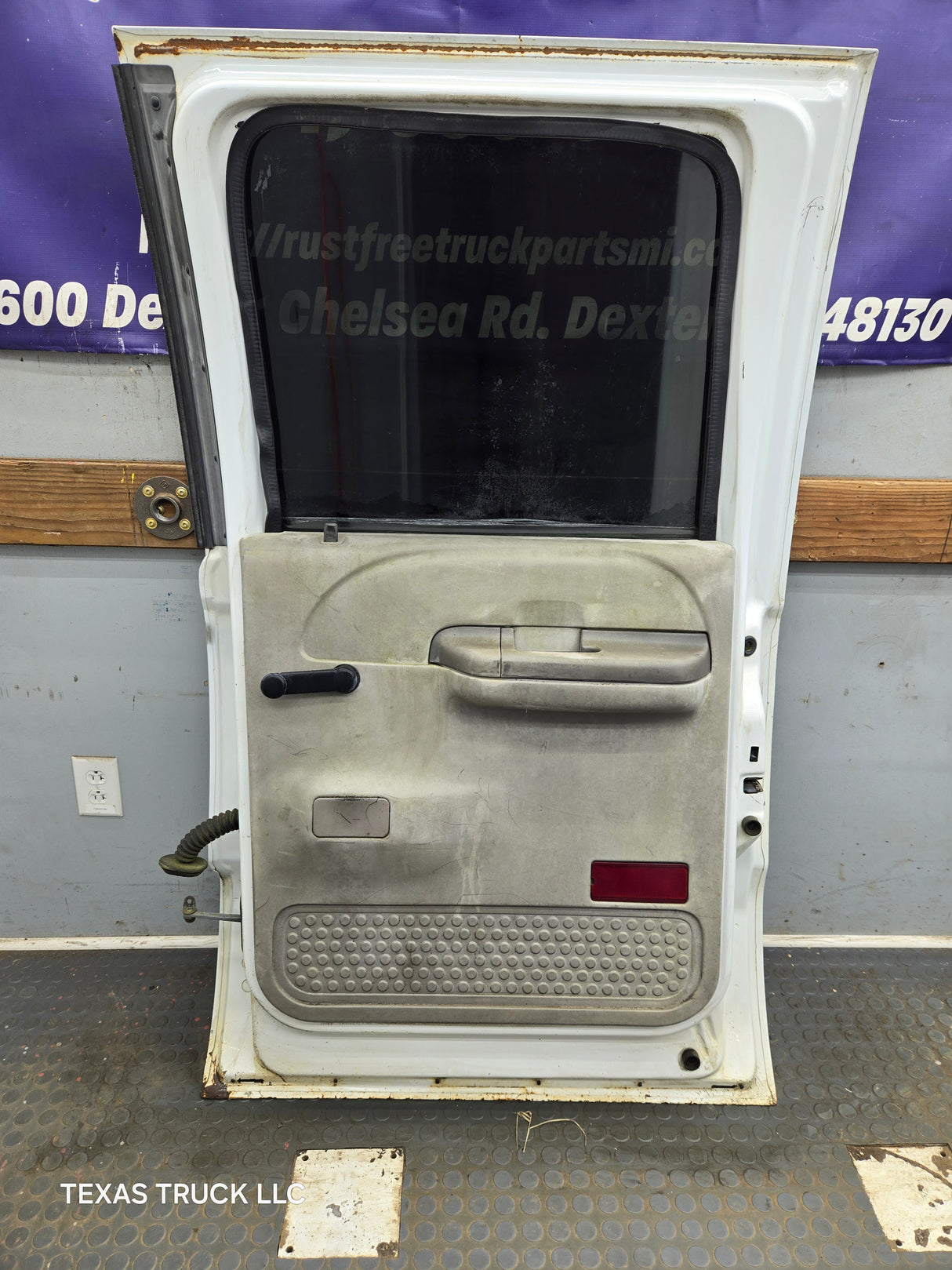 1999-2011 Ford Super Duty F250 F350 F450 F550 RH Crew Cab Passenger Side Rear Door