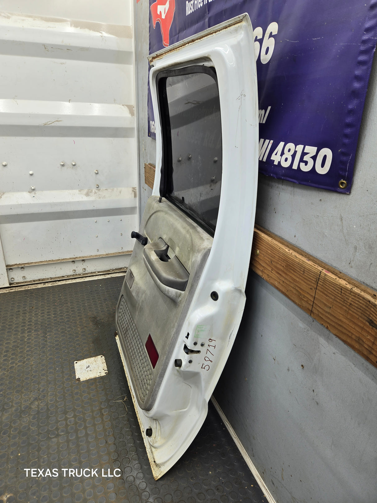 1999-2011 Ford Super Duty F250 F350 F450 F550 RH Crew Cab Passenger Side Rear Door