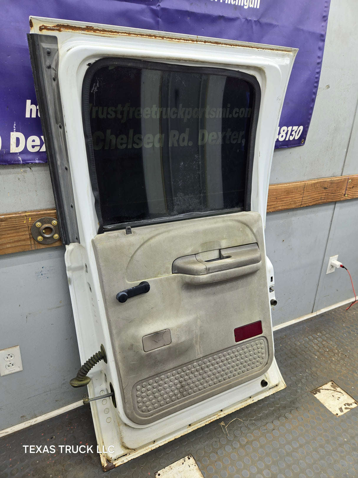1999-2011 Ford Super Duty F250 F350 F450 F550 RH Crew Cab Passenger Side Rear Door