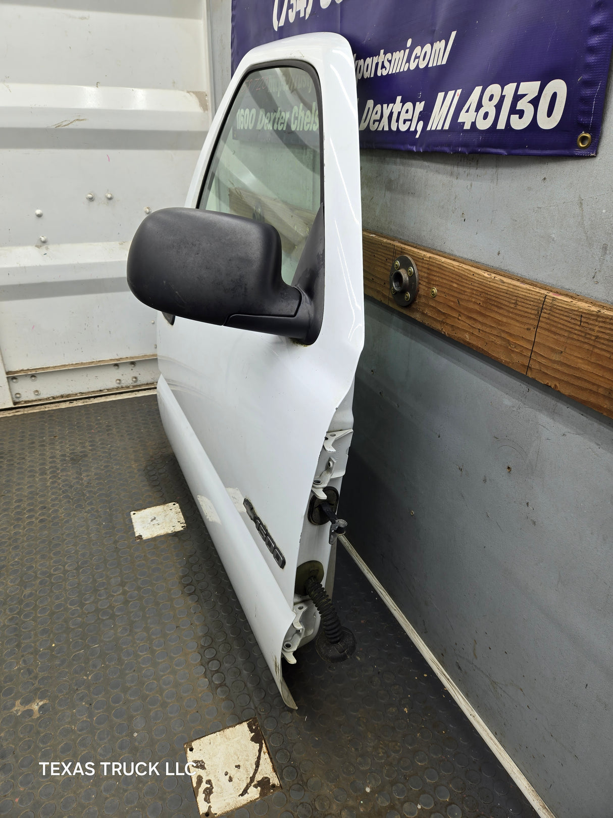 1999-2006 Chevrolet Silverado / GMC Sierra 1500 2500 3500 HD Front Passenger side Door RH