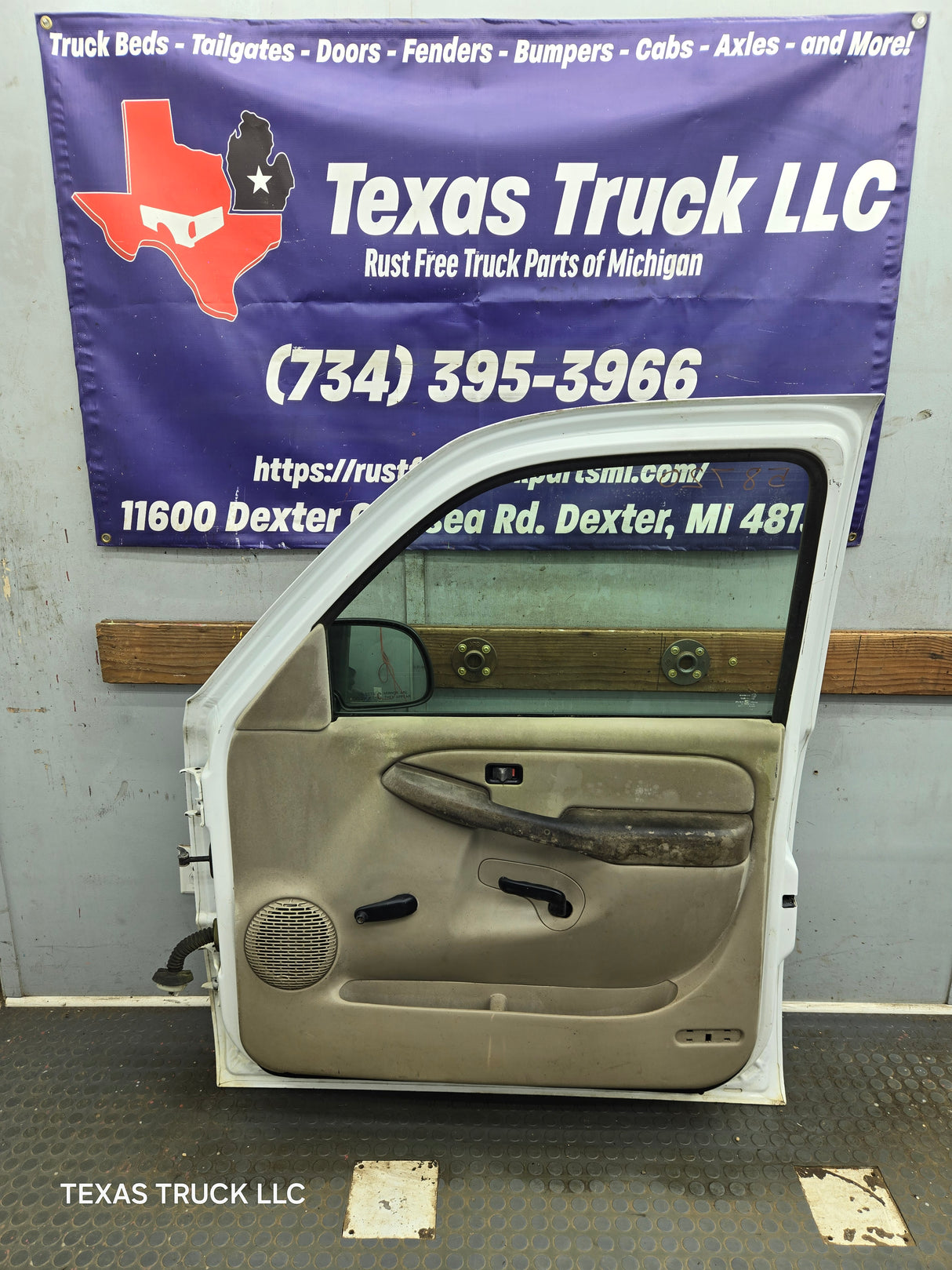 1999-2006 Chevrolet Silverado / GMC Sierra 1500 2500 3500 HD Front Passenger side Door RH