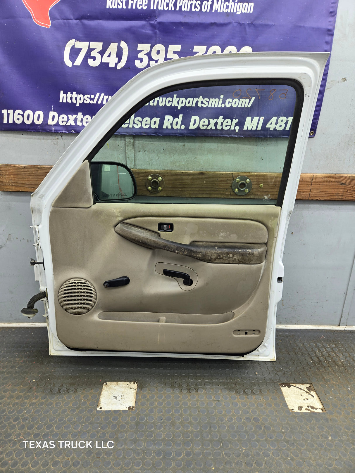 1999-2006 Chevrolet Silverado / GMC Sierra 1500 2500 3500 HD Front Passenger side Door RH
