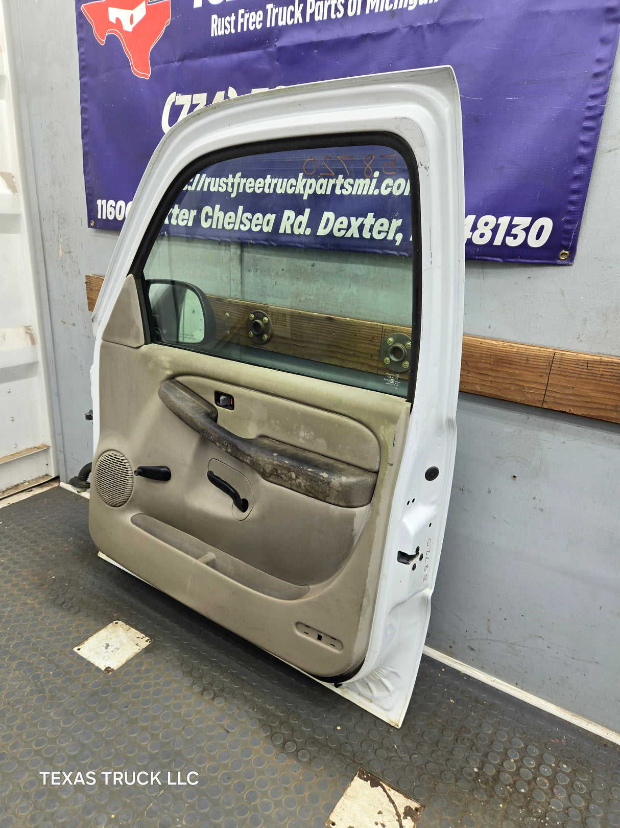 1999-2006 Chevrolet Silverado / GMC Sierra 1500 2500 3500 HD Front Passenger side Door RH