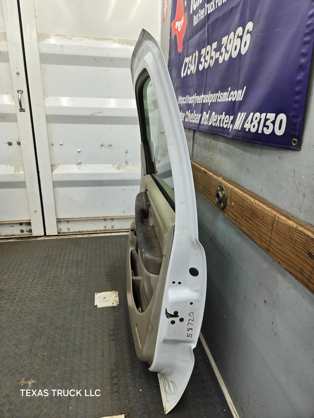 1999-2006 Chevrolet Silverado / GMC Sierra 1500 2500 3500 HD Front Passenger side Door RH
