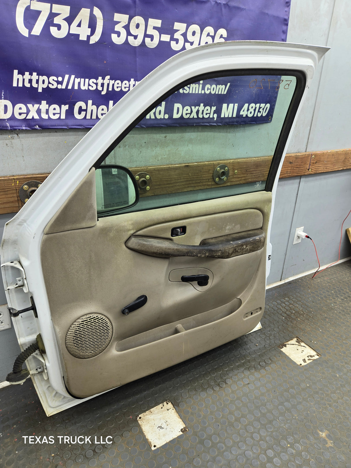 1999-2006 Chevrolet Silverado / GMC Sierra 1500 2500 3500 HD Front Passenger side Door RH