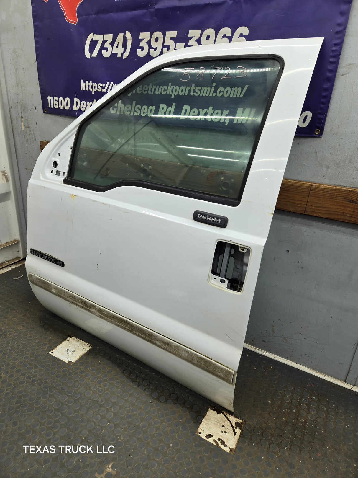 1999-2011 Ford Super Duty LH Driver Side Front Door F250 F350 F450 F550 *Damage