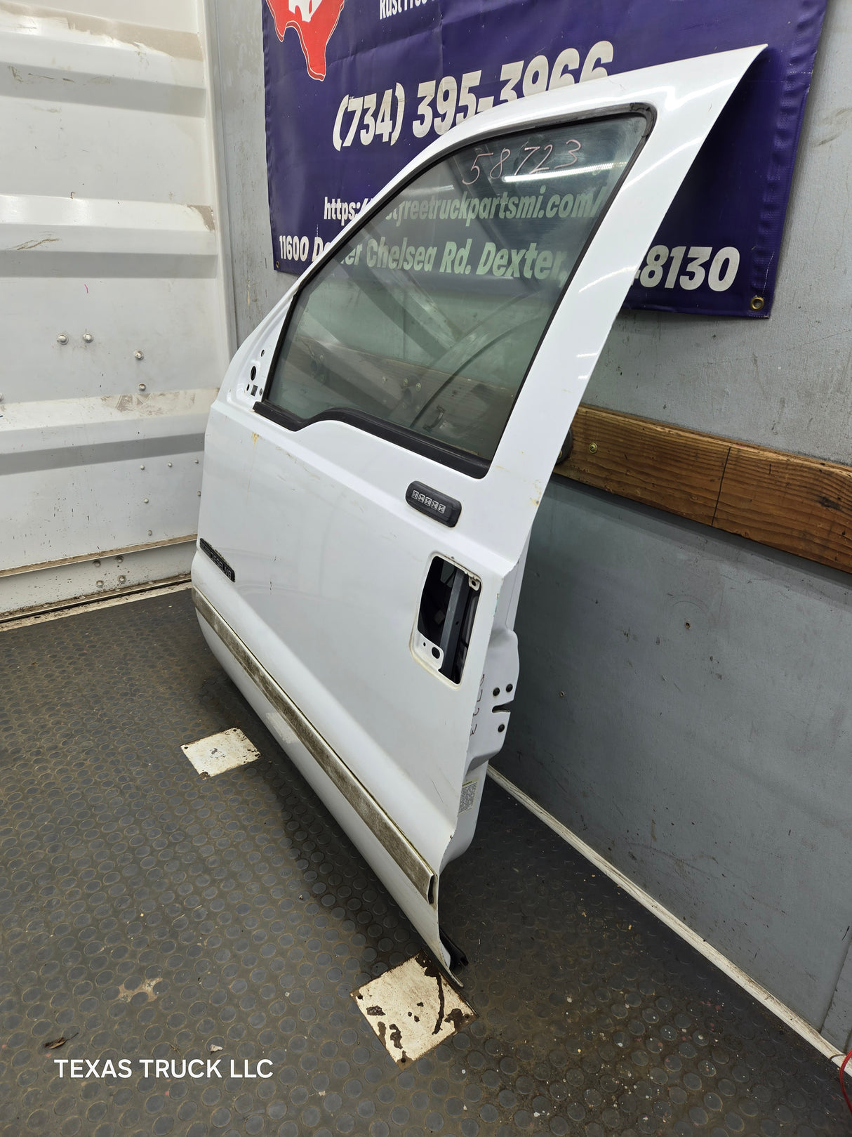1999-2011 Ford Super Duty LH Driver Side Front Door F250 F350 F450 F550 *Damage