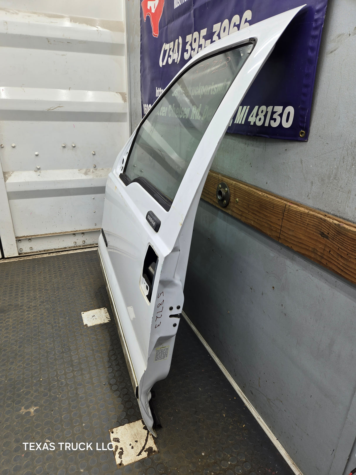 1999-2011 Ford Super Duty LH Driver Side Front Door F250 F350 F450 F550 *Damage