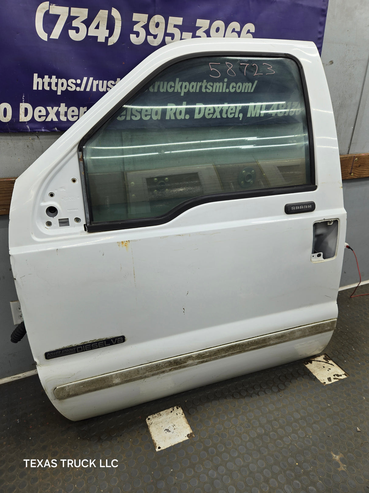 1999-2011 Ford Super Duty LH Driver Side Front Door F250 F350 F450 F550 *Damage