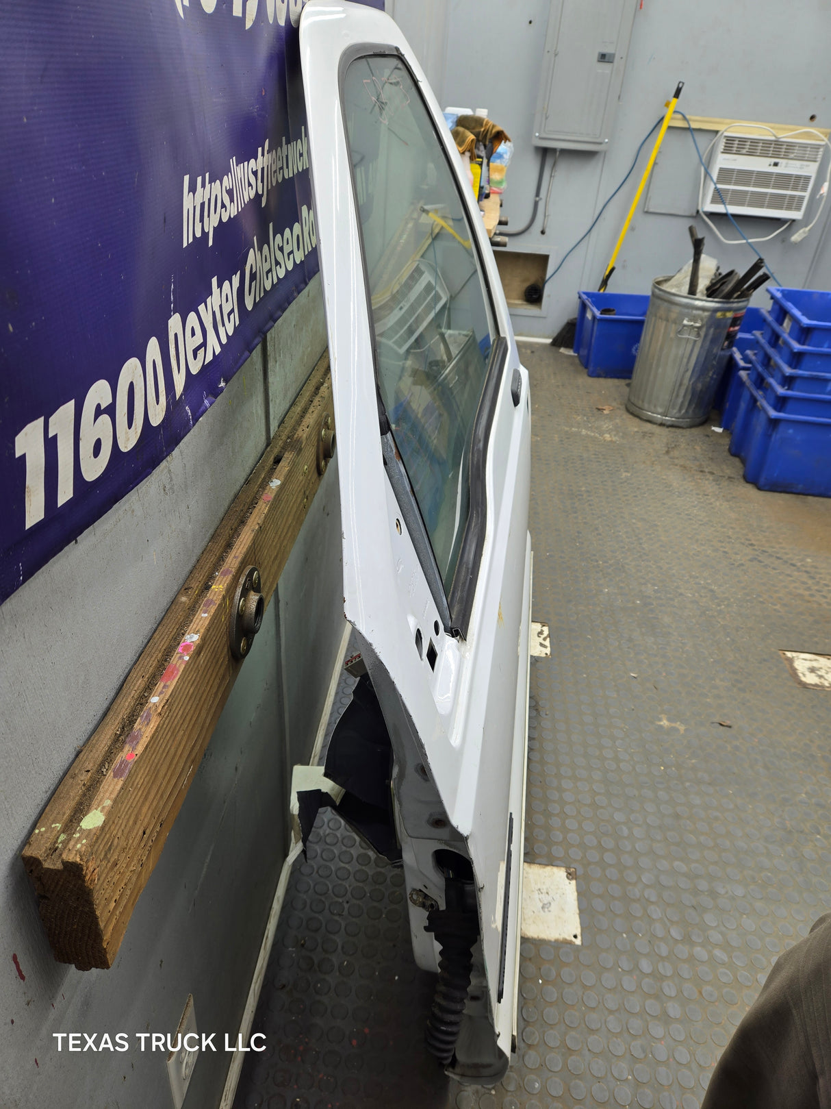 1999-2011 Ford Super Duty LH Driver Side Front Door F250 F350 F450 F550 *Damage