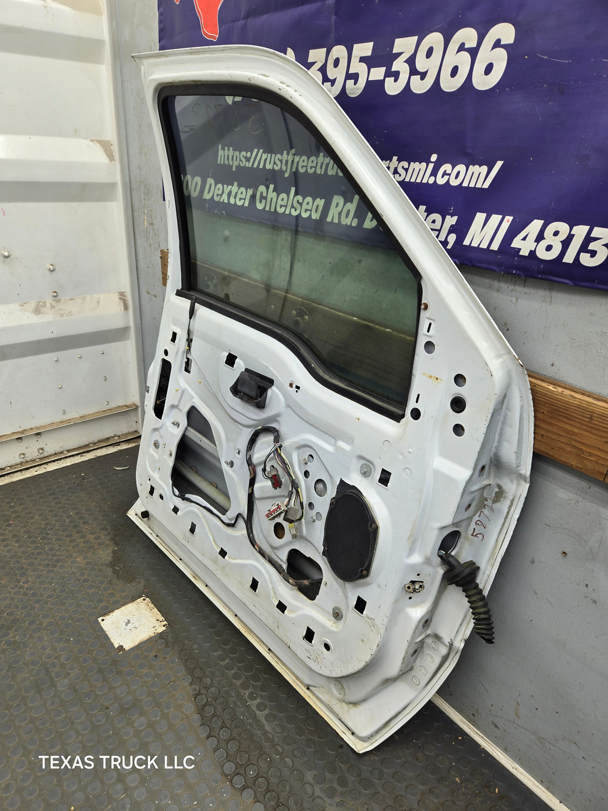 1999-2011 Ford Super Duty LH Driver Side Front Door F250 F350 F450 F550 *Damage