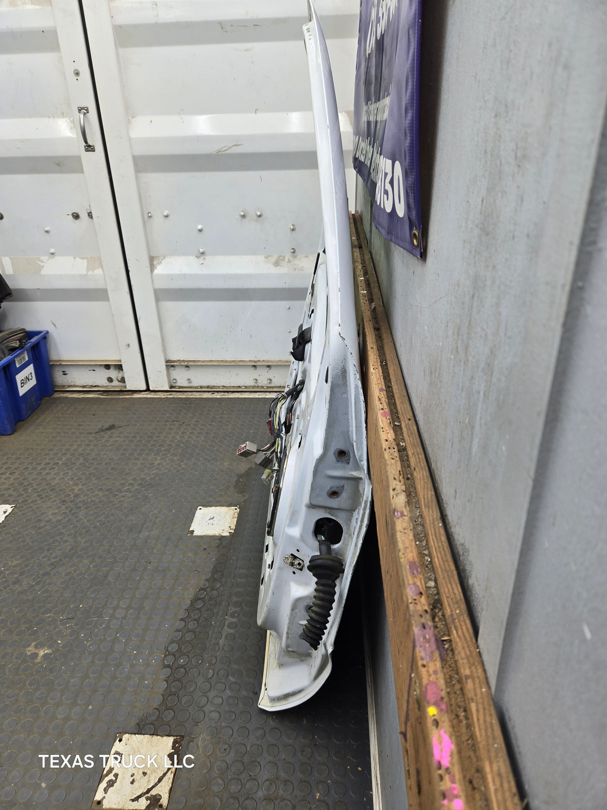 1999-2011 Ford Super Duty LH Driver Side Front Door F250 F350 F450 F550 *Damage