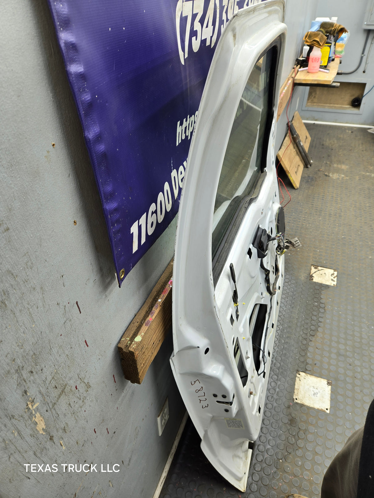 1999-2011 Ford Super Duty LH Driver Side Front Door F250 F350 F450 F550 *Damage