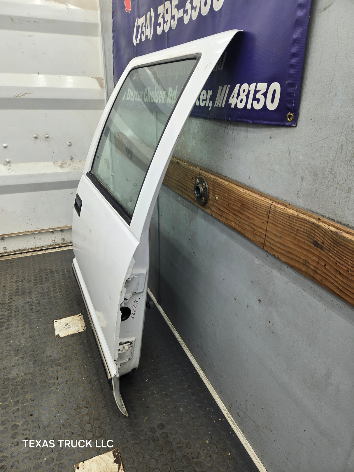 1992-2000 Chevrolet Silverado Suburban GMC Sierra K1500 K2500 K3500 Crew Cab RH Rear Passenger Door