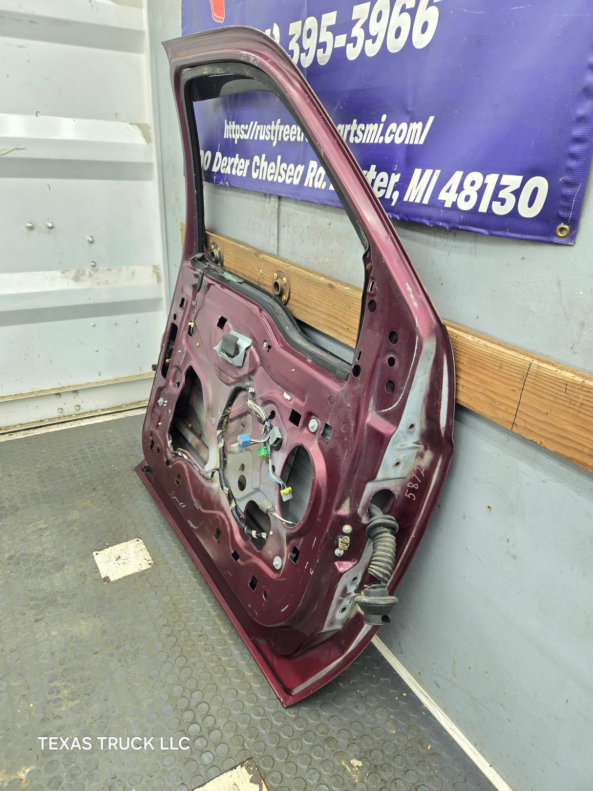 1999-2011 Ford Super Duty LH Driver Side Front Door F250 F350 F450 F550