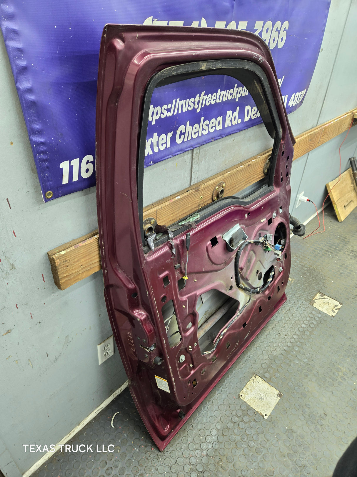 1999-2011 Ford Super Duty LH Driver Side Front Door F250 F350 F450 F550