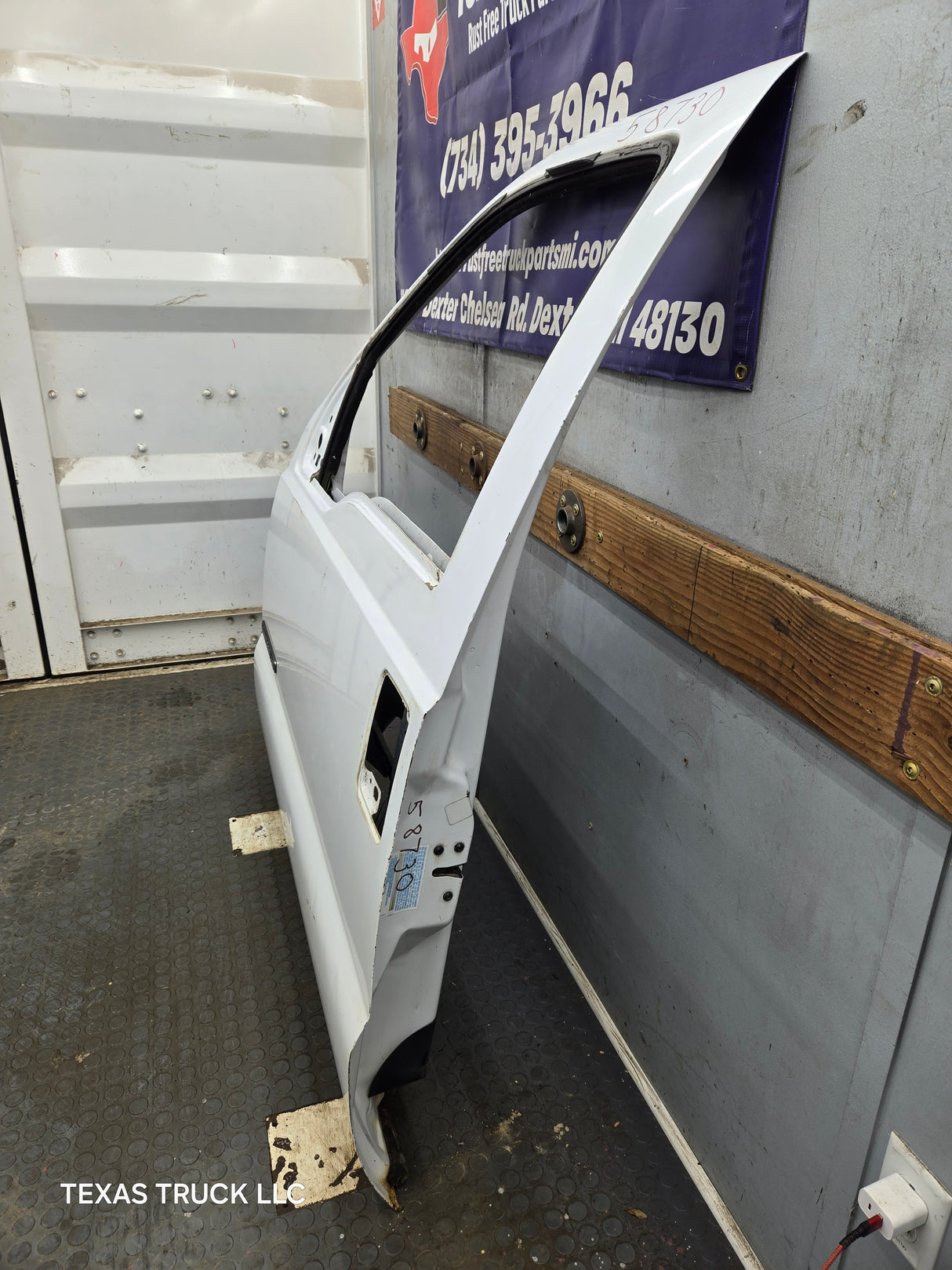 1999-2011 Ford Super Duty LH Driver Side Front Door F250 F350 F450 F550