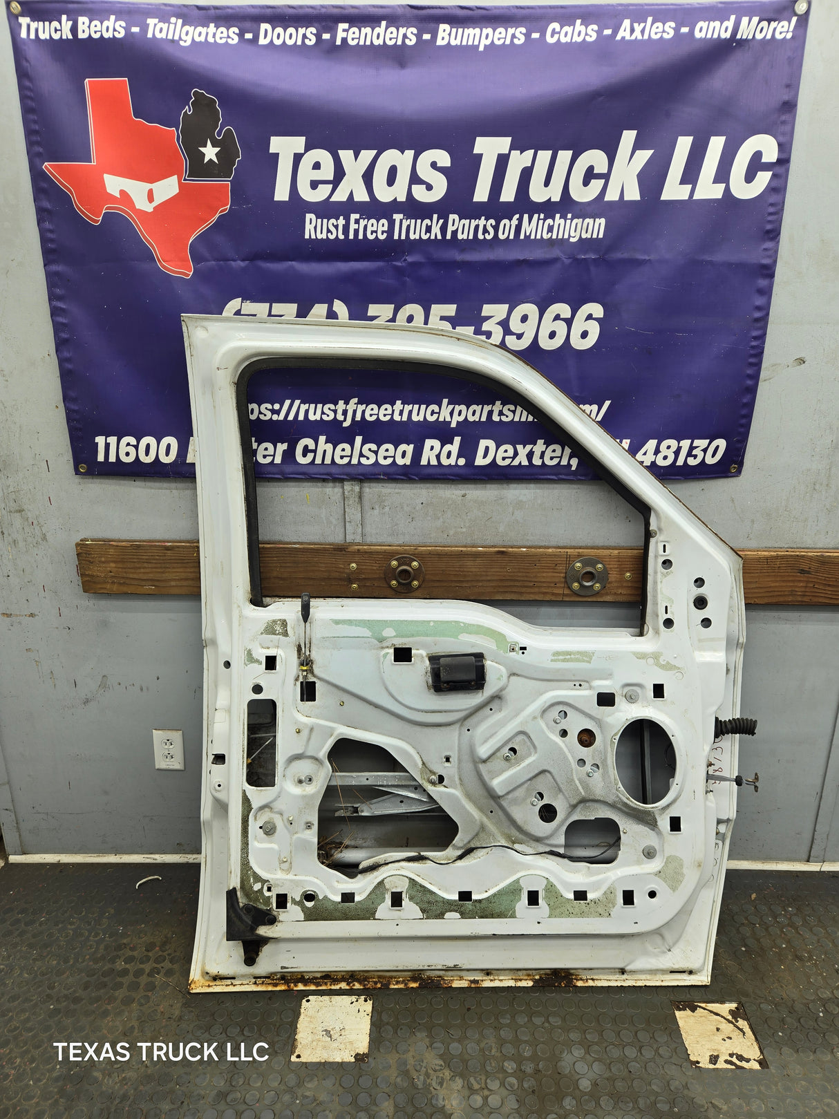 1999-2011 Ford Super Duty LH Driver Side Front Door F250 F350 F450 F550