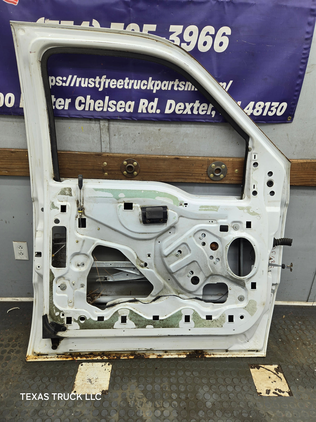 1999-2011 Ford Super Duty LH Driver Side Front Door F250 F350 F450 F550