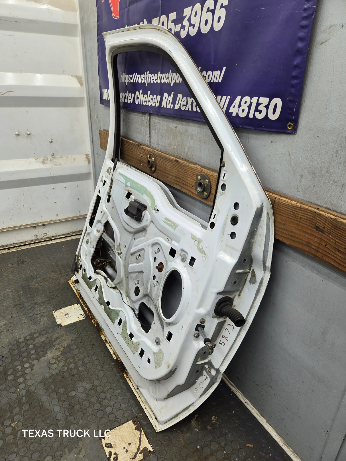 1999-2011 Ford Super Duty LH Driver Side Front Door F250 F350 F450 F550