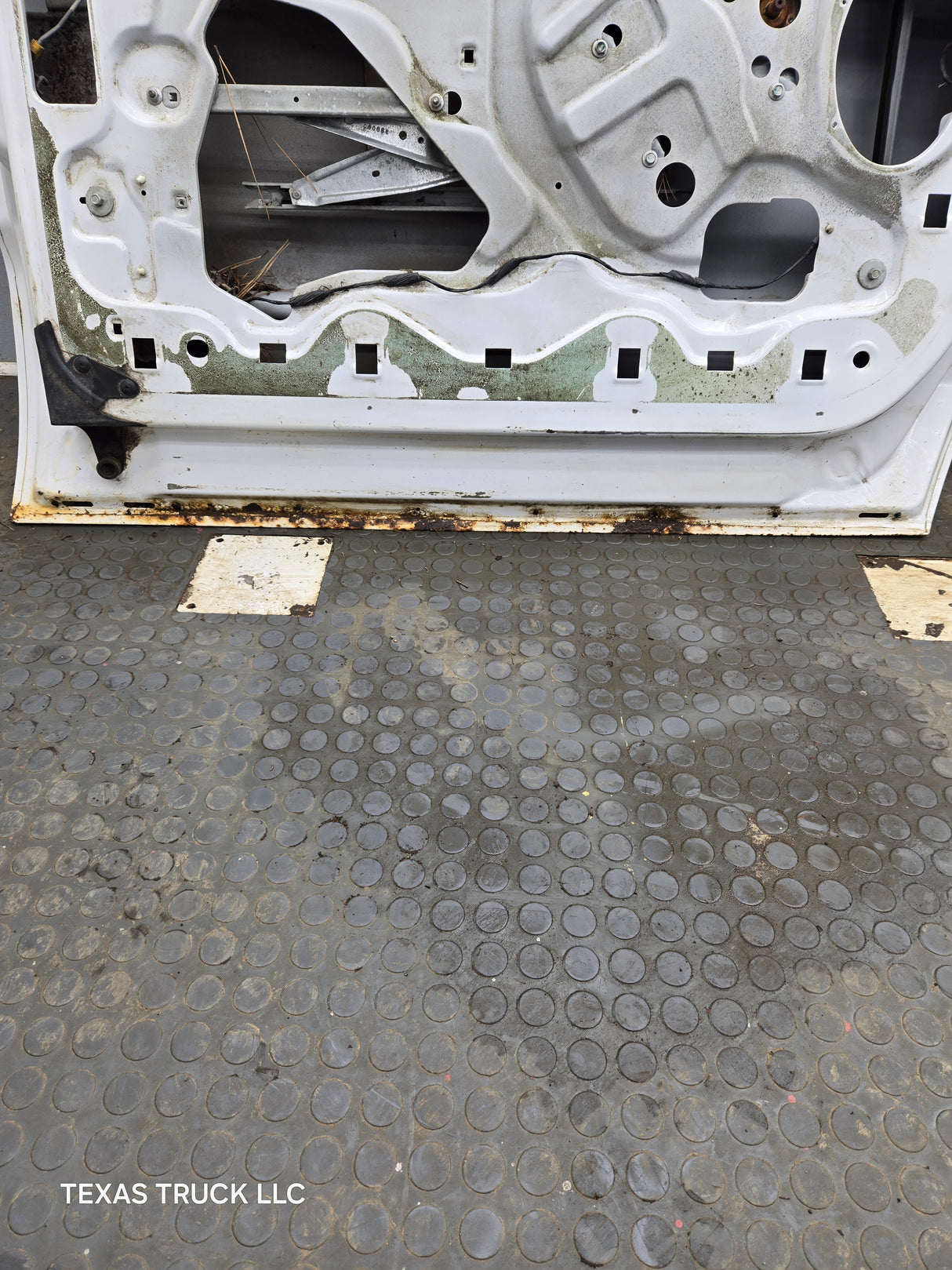 1999-2011 Ford Super Duty LH Driver Side Front Door F250 F350 F450 F550